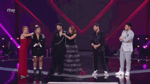 a group of people standing on a stage with the word rtve on the bottom left