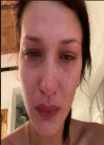 Bella Hadid Crying GIF - Bella Hadid Crying Meme GIFs