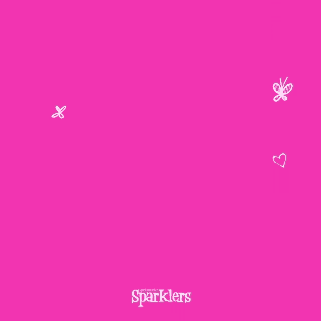 a pink background with the words felicidades mama written in white