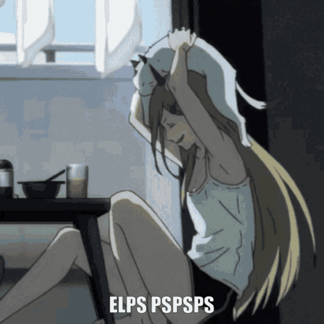 a picture of a girl with a cat on her head that says elps pspsps on the bottom