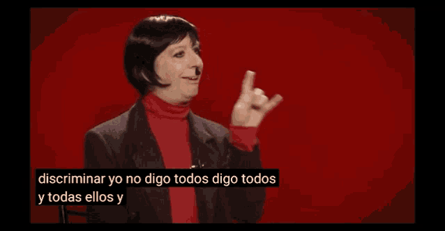 a man wearing a fake mustache and a red turtleneck says discriminar yo no digo todos digo todos y todas ellos