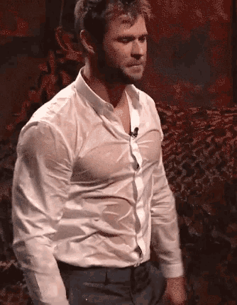 Chris Hemsworth Dancing GIF - Chris Hemsworth Dancing Flirty GIFs