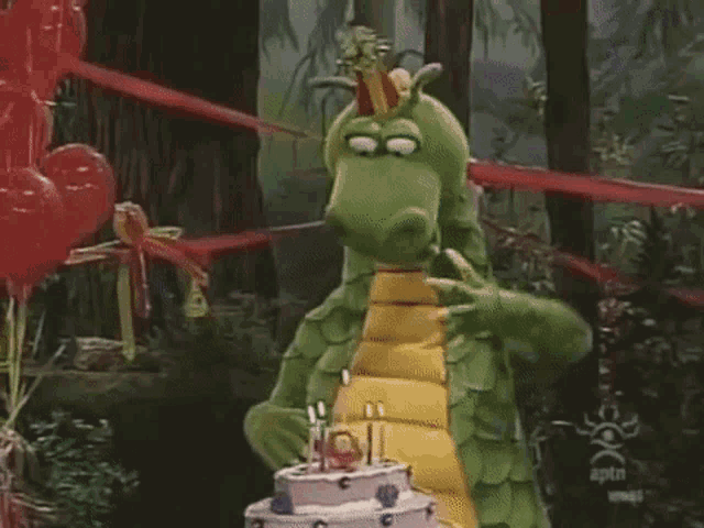 Dudley The Dragon Birthday GIF - Dudley The Dragon Birthday Cake GIFs
