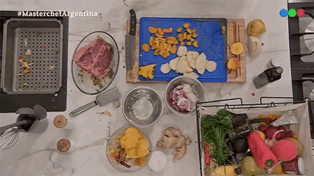 a cutting board with vegetables on it and the hashtag masterchefargentina