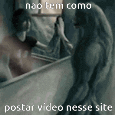 a man and woman are standing in front of a mirror with the words nao tem como postar video nesse site on the bottom