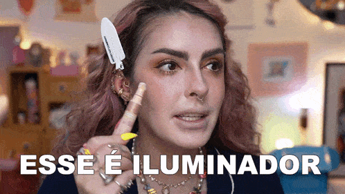 Esse é Iluminador Mesmo Oh Karen Bachini GIF - Esse é Iluminador Mesmo Oh Karen Bachini Esse é Um Bom Produto Real GIFs