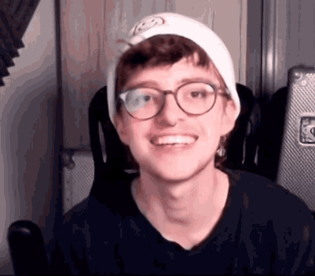 Cavetown Cavetowngifs GIF - Cavetown Cavetowngifs Laughing GIFs