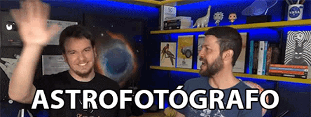 two men standing next to each other with the words astrofotografo behind them
