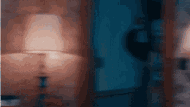 a blurry picture of a lamp in a room