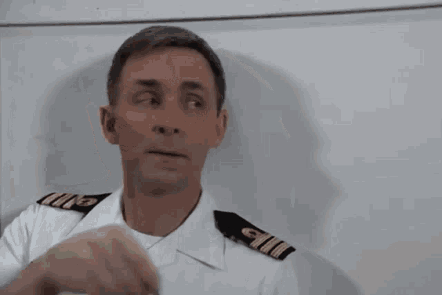 a man in a military uniform with a gold epaulette with the letter s on it