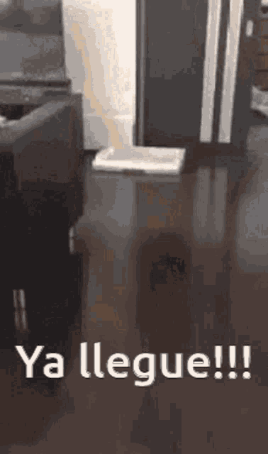 a picture of a floor with the words ya llegue