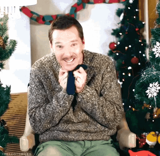 Benedict Cumberbatch Happy GIF - Benedict Cumberbatch Happy Gift GIFs