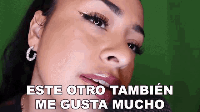 a close up of a woman 's face with the words " este otro tambien me gusta mucho " above her