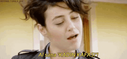 a woman is making a funny face and says " al sana kadin kafasi "
