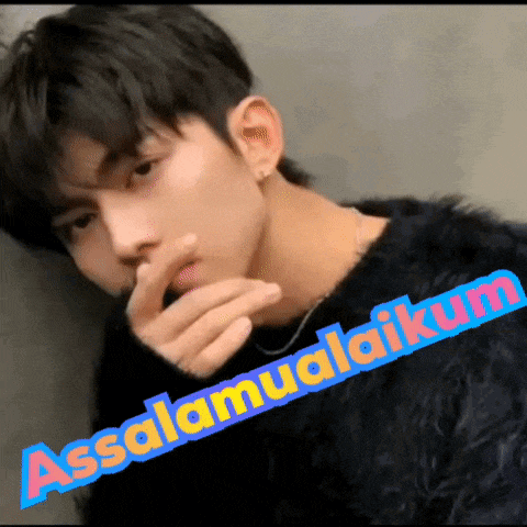 a young man covering his mouth with his hand and the words assalamualaikum behind him