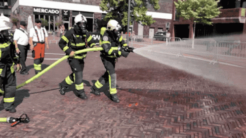 Feuerwehrbekleidung Feuerwehrübung GIF - Feuerwehrbekleidung Feuerwehrübung Feuerwehrmann GIFs