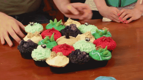 Settlers Of Catan Cupcakes GIF - Settlersofcatan Cupcakes Baking GIFs