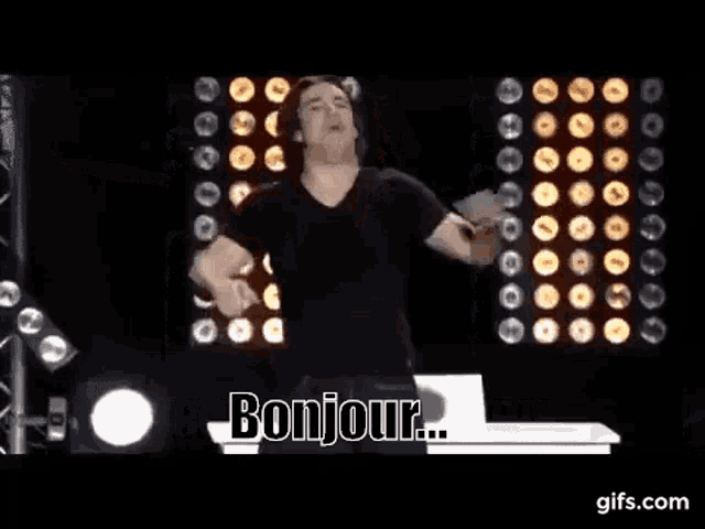 a man is standing on a stage with his arms outstretched and says `` je suis fils de dieu ''