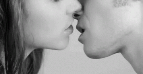 Embrasser GIF - Embrasser Baiser Kiss GIFs