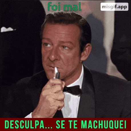 a man in a tuxedo is holding a microphone in his hand and says foi mal