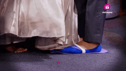 a jio cinema ad shows a couple 's feet