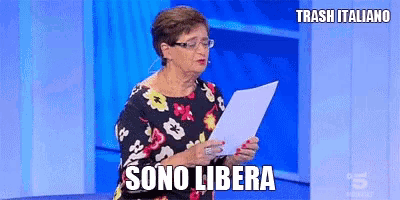 a woman holding a piece of paper with sono libera written on the bottom