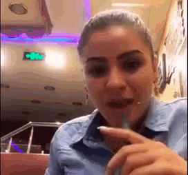 بنت عراقية تدخن شيشة GIF