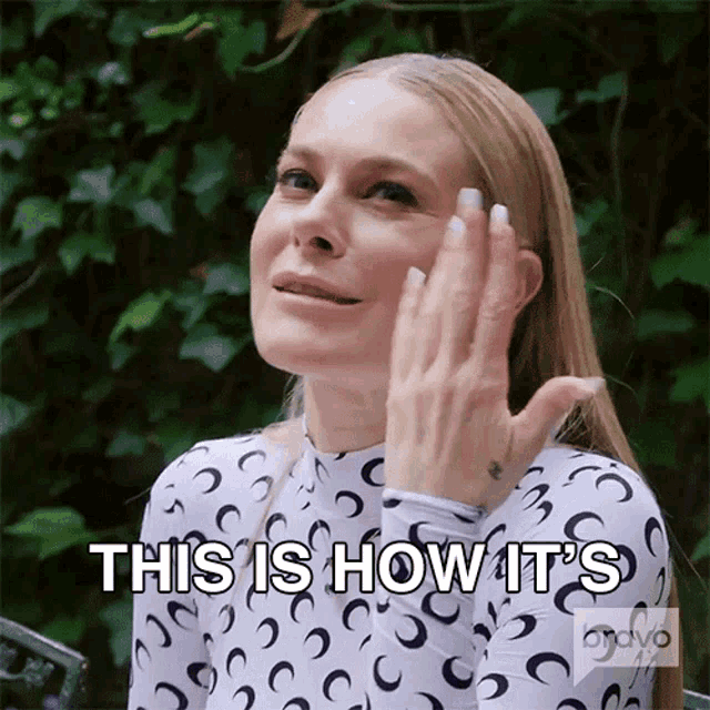 a woman says " this is how it 's " in front of a green background