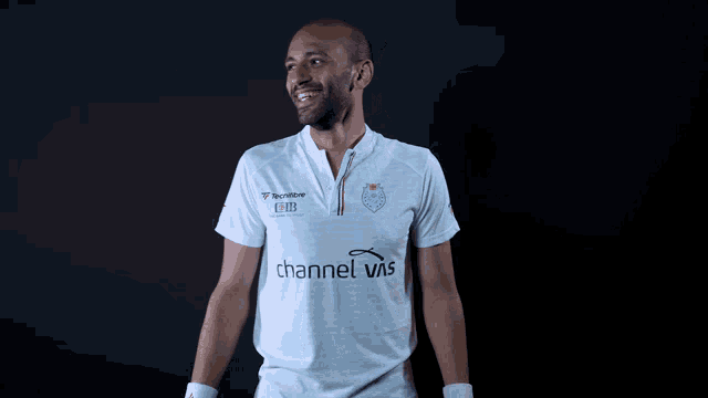 a man wearing a white shirt that says channel vas