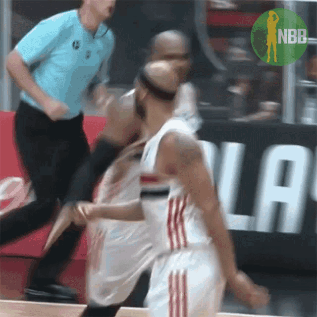 a basketball game is being played in front of a nbb ad