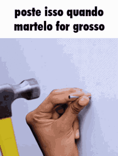 a person is hammering a nail into a wall with the words poste isso quando martelo for grosso on the bottom