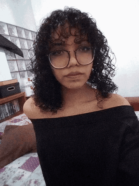 Pose Curly Hair GIF - Pose Curly Hair Girl GIFs