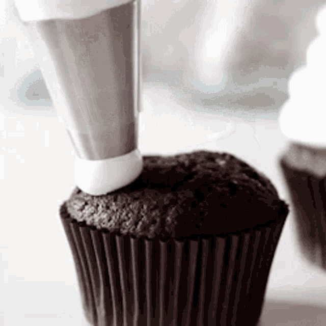 Cupcake Frosting GIF - Cupcake Frosting Icing GIFs