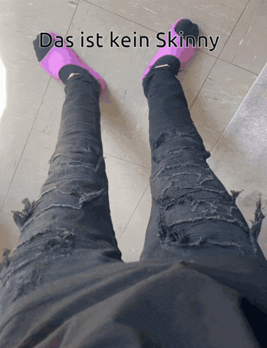 a person wearing black ripped jeans and pink socks stands on a tiled floor with the caption das ist kein skinny