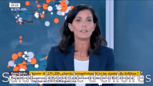a woman is standing in front of a screen that says salut