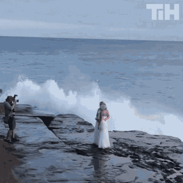 Wave Sea GIF - Wave Sea Wedding Photo GIFs