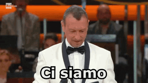 a man in a tuxedo says ci siamo in a foreign language