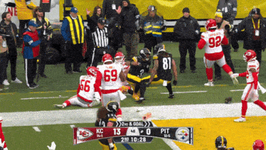 a football game between pittsburgh steelers and kansas city chiefs