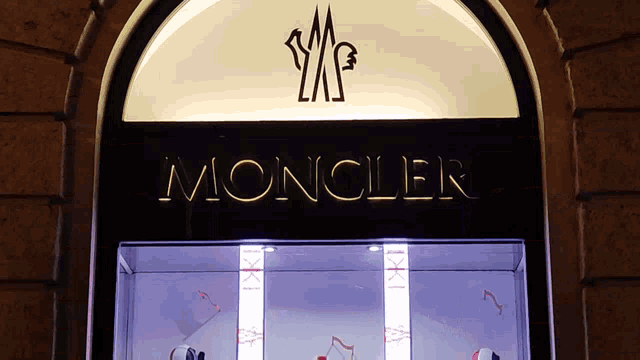 Moncler Monclerbudapest GIF - Moncler Monclerbudapest Sanyi GIFs