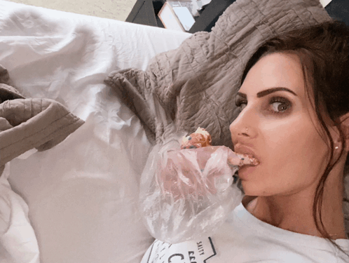 Babe Eating In Bed GIF - Babe Eating In Bed GIFs