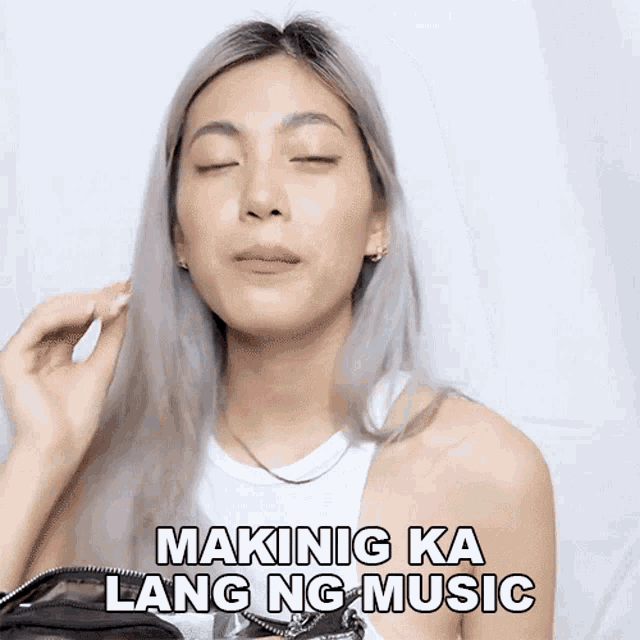 Makinig Ka Lang Ng Music Nazrene Gutierrez GIF - Makinig Ka Lang Ng Music Nazrene Gutierrez Magsoundtrip Ka Lang GIFs