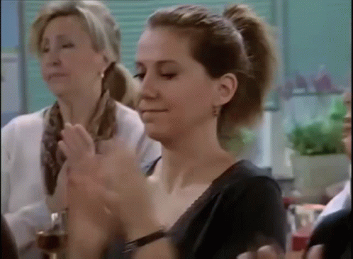Hospitalcentral Esther GIF - Hospitalcentral Esther Aplauso GIFs