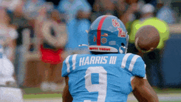 a football player with the name harris iii on the back of his shirt