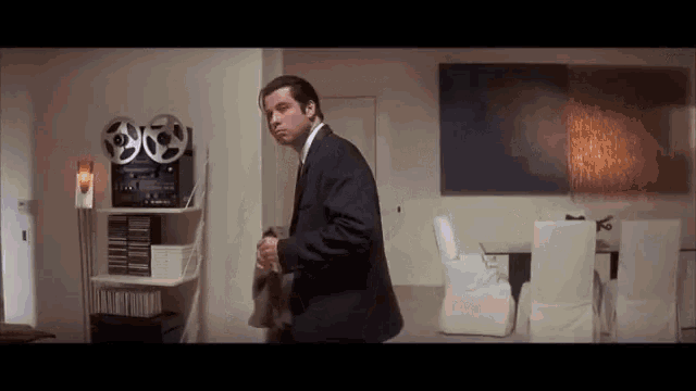 Where Is Everyone What Is This Place GIF - Where Is Everyone What Is This Place John Travolta GIFs