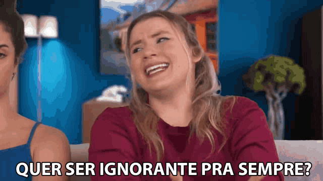 a woman laughs with the words quer ser ignorante pra sempre written below her