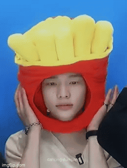 Valrani Hyunjin French Fries GIF - Valrani Hyunjin French Fries Hyunjin Chips GIFs