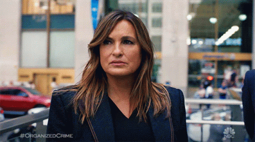 Looking Over There Elliot Stabler GIF - Looking Over There Elliot Stabler Olivia Benson GIFs