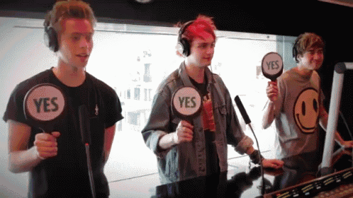   GIF - 5sos 5seconds Of Summer GIFs