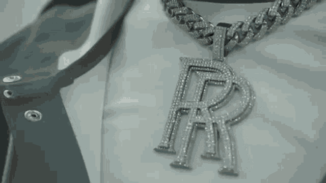 Chains Necklace GIF - Chains Necklace Bling Bling GIFs