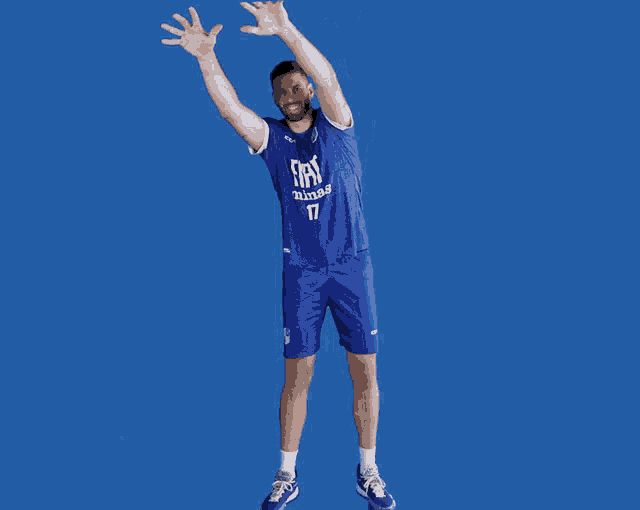 a man wearing a blue shirt that says fiat minas
